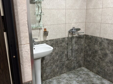 2 otaqlı yeni tikili - Qaraçuxur q. - 70 m²