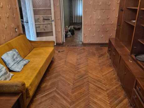 3 otaqlı köhnə tikili - Elmlər Akademiyası m. - 70 m²
