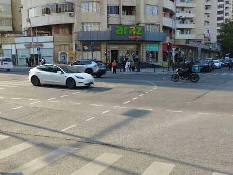 1 otaqlı köhnə tikili - Elmlər Akademiyası m. - 38 m²