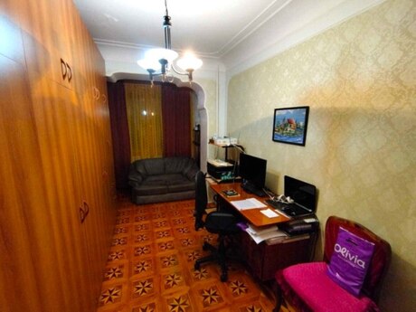 4 otaqlı köhnə tikili - Nəriman Nərimanov m. - 110 m²