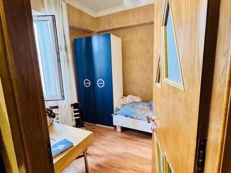 4 otaqlı köhnə tikili - İnşaatçılar m. - 95 m²