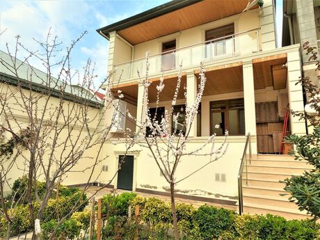 6 otaqlı həyət evi/bağ evi - Binəqədi r. - 150 m²