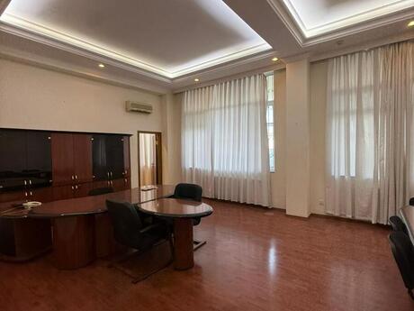 7 otaqlı ofis - İnşaatçılar m. - 205 m²