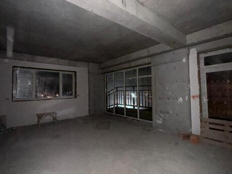 4 otaqlı yeni tikili - Ağ şəhər q. - 205.6 m²