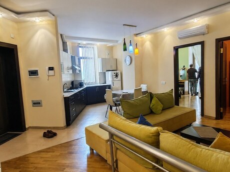 3-комн. новостройка - м. Элмляр Академиясы - 95 м²