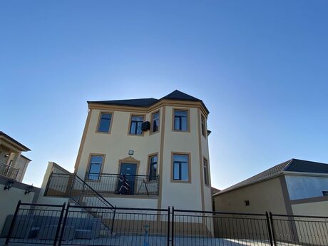 6 otaqlı həyət evi/bağ evi - Novxanı q. - 230 m²
