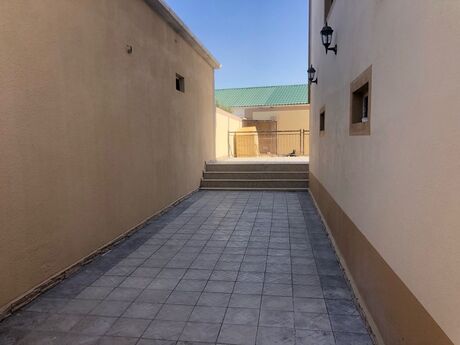 6 otaqlı həyət evi/bağ evi - Novxanı q. - 230 m²