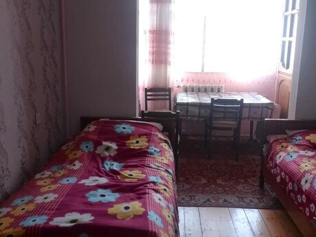 3 otaqlı köhnə tikili - Yeni Günəşli q. - 90 m²