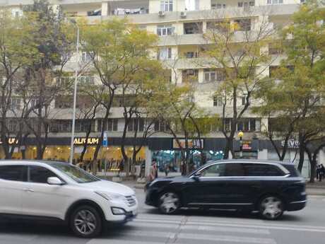 2 otaqlı köhnə tikili - Azadlıq Prospekti m. - 65 m²