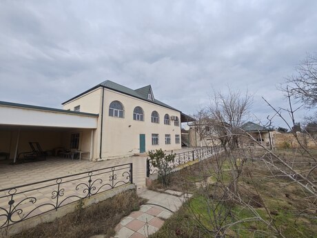 5 otaqlı həyət evi/bağ evi - Görədil q. - 252 m²