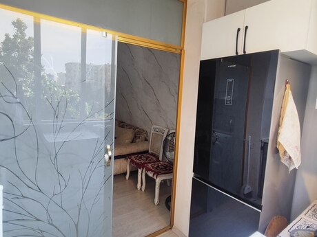 3 otaqlı köhnə tikili - 8 Noyabr m. - 55 m²