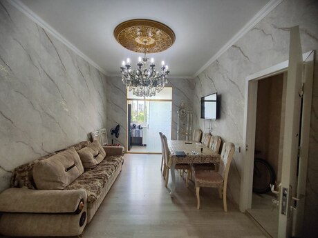 3 otaqlı köhnə tikili - 8 Noyabr m. - 55 m²