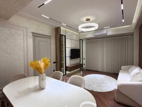 3-комн. новостройка - Насиминский  р. - 117 м²