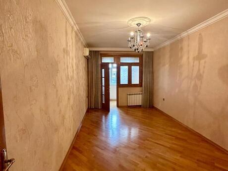 2 otaqlı köhnə tikili - Azadlıq Prospekti m. - 62 m²