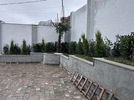 4 otaqlı həyət evi/bağ evi - Görədil q. - 200 m²