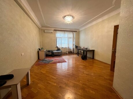 4 otaqlı yeni tikili - Elmlər Akademiyası m. - 215 m²