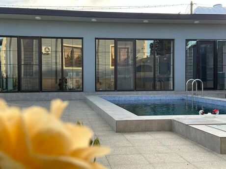 6 otaqlı həyət evi/bağ evi - Buzovna q. - 250 m²