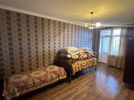 4 otaqlı köhnə tikili - Lökbatan q. - 85 m²