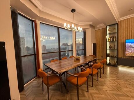 3 otaqlı yeni tikili - 8 Noyabr m. - 137 m²