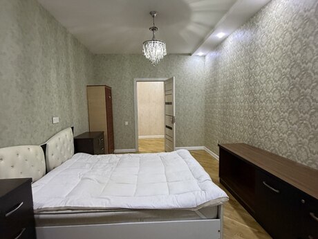 2 otaqlı köhnə tikili - Azadlıq Prospekti m. - 70 m²