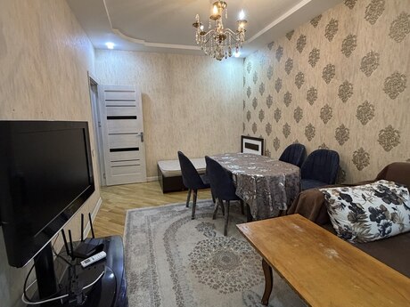 2 otaqlı köhnə tikili - Azadlıq Prospekti m. - 70 m²