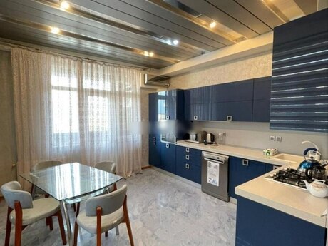 3 otaqlı yeni tikili - 8 Noyabr m. - 150 m²