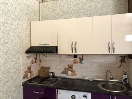 3 otaqlı həyət evi/bağ evi - İnşaatçılar m. - 50 m²