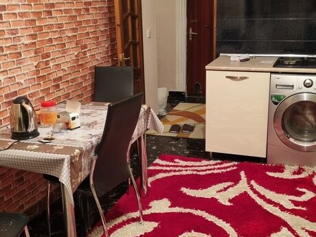 3 otaqlı köhnə tikili - 8-ci mikrorayon q. - 57 m²