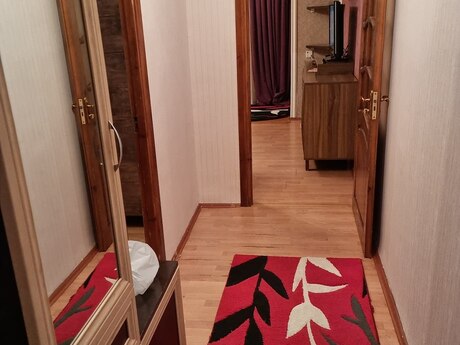 3 otaqlı köhnə tikili - 8-ci mikrorayon q. - 57 m²