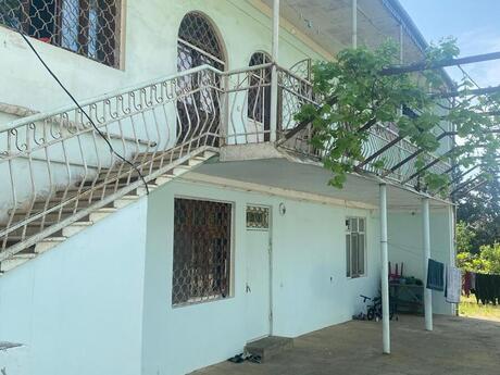 8 otaqlı həyət evi/bağ evi - Bakıxanov q. - 250 m²