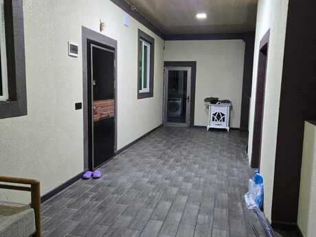 6 otaqlı həyət evi/bağ evi - Buzovna q. - 350 m²