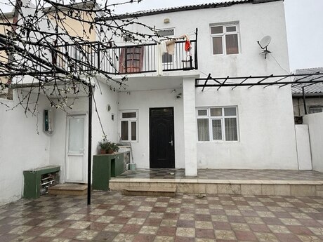5 otaqlı həyət evi/bağ evi - Yeni Suraxanı q. - 200 m²
