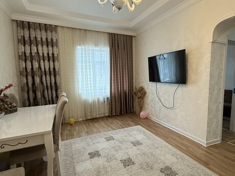 5 otaqlı həyət evi/bağ evi - Yeni Suraxanı q. - 200 m²