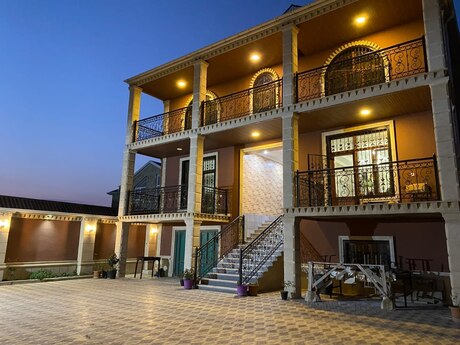 9 otaqlı həyət evi/bağ evi - Binə q. - 542 m²