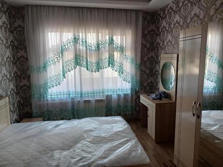 2 otaqlı köhnə tikili - 8 Noyabr m. - 70 m²