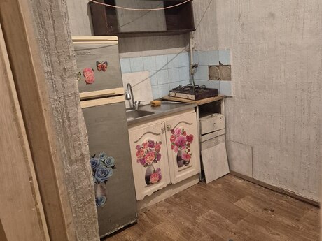 1 otaqlı həyət evi/bağ evi - İnşaatçılar m. - 30 m²