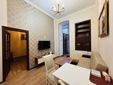 3 otaqlı köhnə tikili - Sahil m. - 65 m²