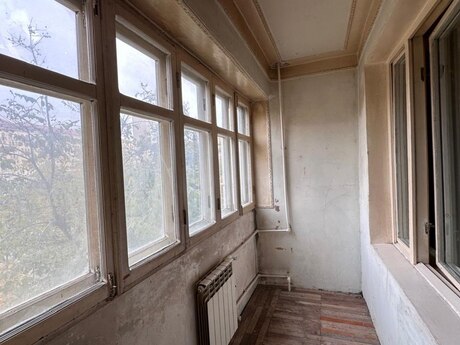 4 otaqlı köhnə tikili - Ağ şəhər q. - 135 m²