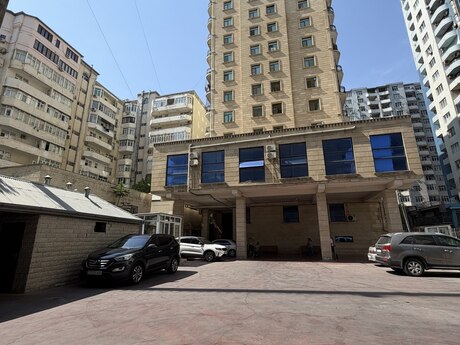 3-комн. новостройка - м. Низами - 132 м²