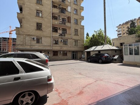 3-комн. новостройка - м. Низами - 132 м²