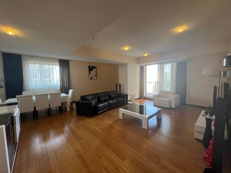 4 otaqlı yeni tikili - 28 May m. - 180 m²