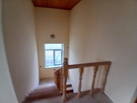 4 otaqlı həyət evi/bağ evi - Saray q. - 160 m²