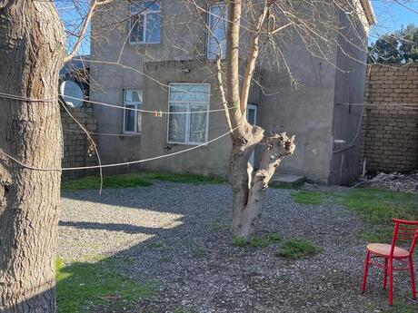 4 otaqlı həyət evi/bağ evi - Novxanı q. - 220 m²