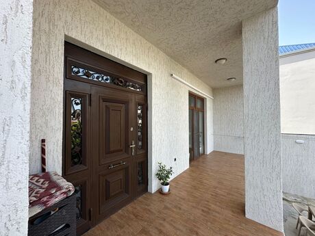 7 otaqlı həyət evi/bağ evi - Mərdəkan q. - 315 m²
