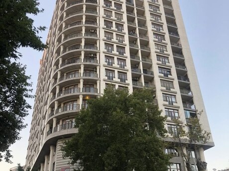 3-комн. новостройка - м. 28 мая - 160 м²
