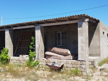 2 otaqlı həyət evi/bağ evi - Türkan q. - 32 m²