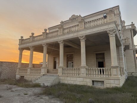 10 otaqlı həyət evi/bağ evi - Şüvəlan q. - 1300 m²