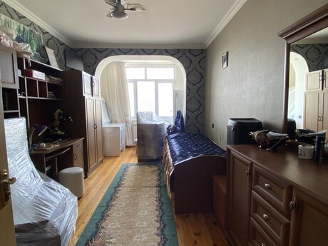 4 otaqlı köhnə tikili - Bakıxanov q. - 100 m²