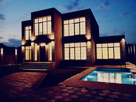 7 otaqlı həyət evi/bağ evi - Şüvəlan q. - 300 m²
