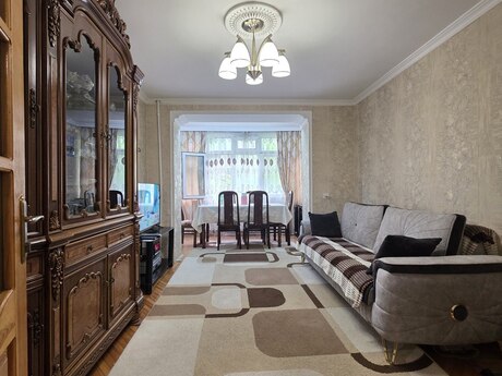 3 otaqlı köhnə tikili - İnşaatçılar m. - 85 m²